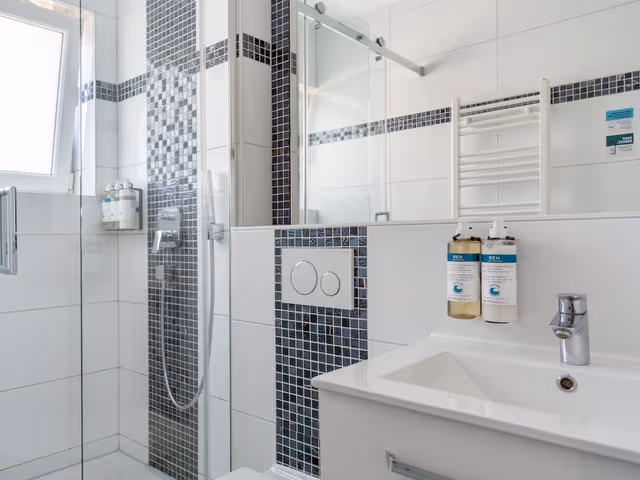 Medium Studio, Kitchenette, Workspace