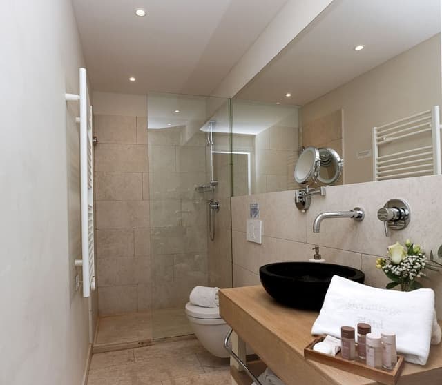 Suite, Sea View