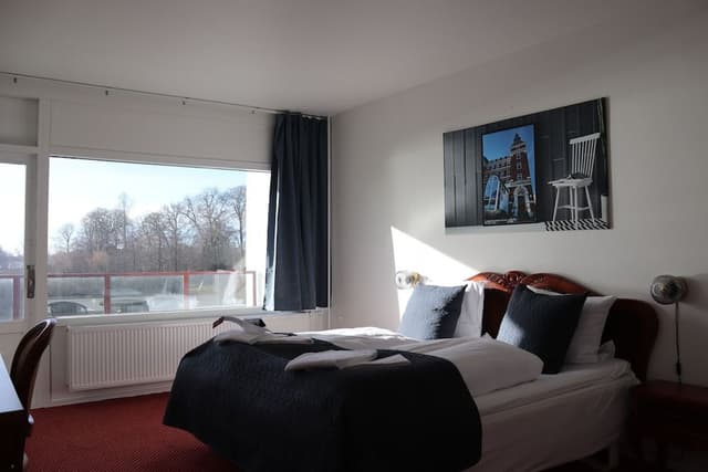 Standard Double Room, 2 Twin Beds, Lake View