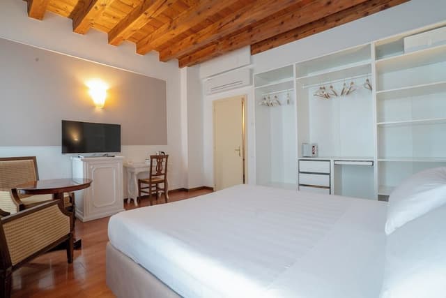 Superior Triple Room, Canal View