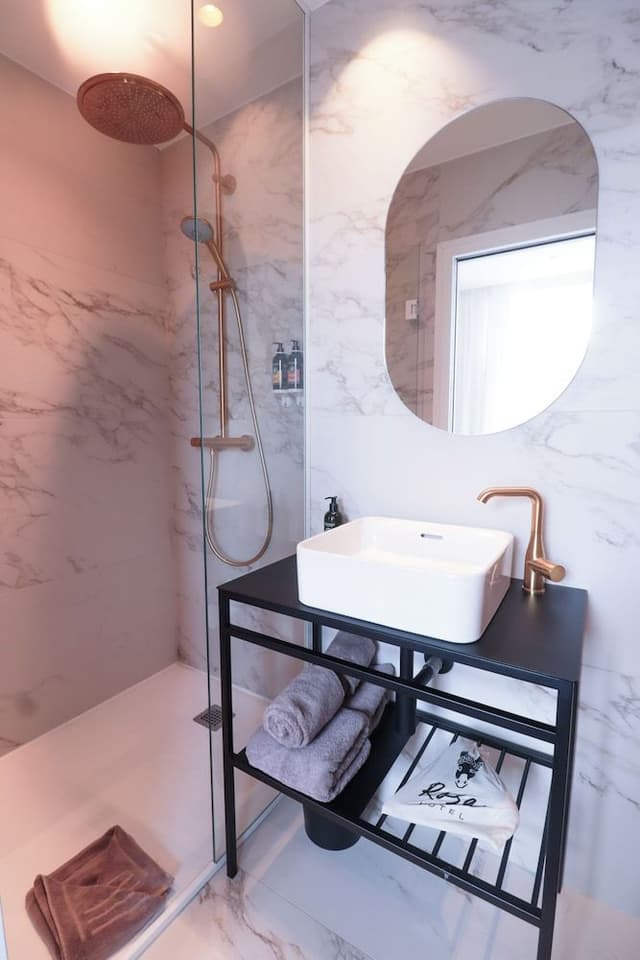 PRIVILEGE Room