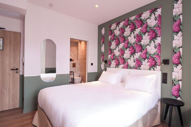 PRIVILEGE Room