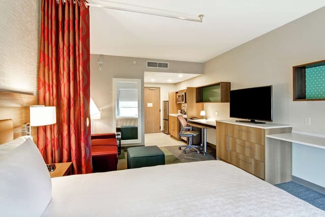 1 QUEEN BED STUDIO NONSMOKING