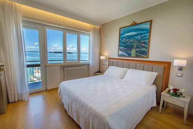 Deluxe Double or Twin Room, Lake View