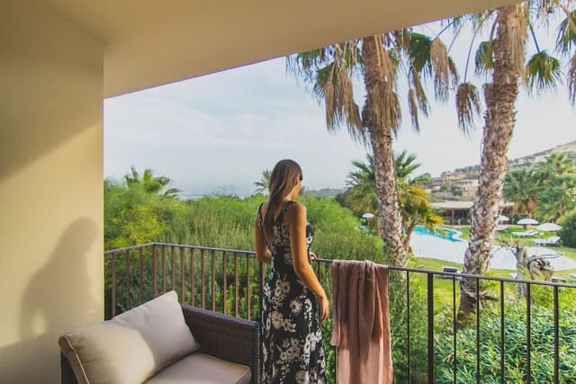 Suite, Pool View