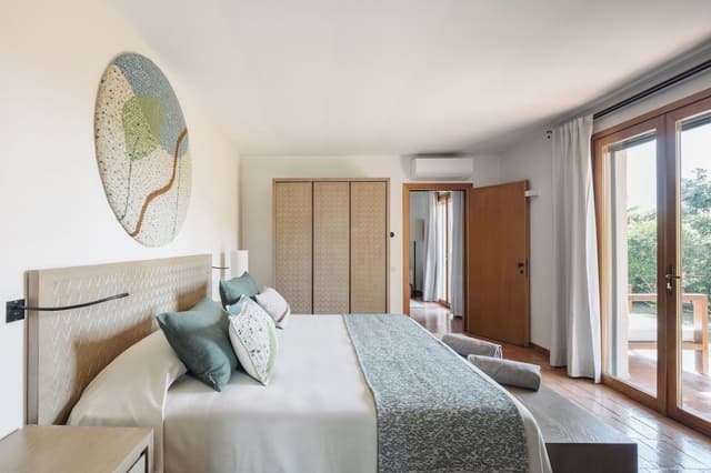 Suite, Pool View