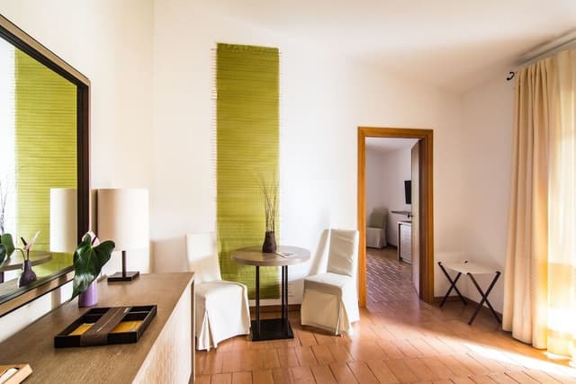 Suite, Pool View