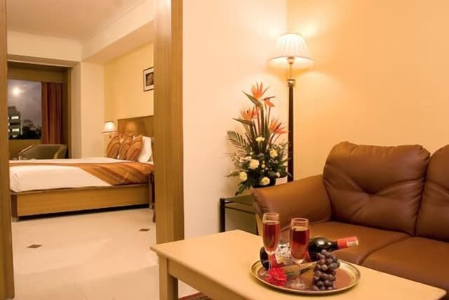 Suite, 1 King Bed