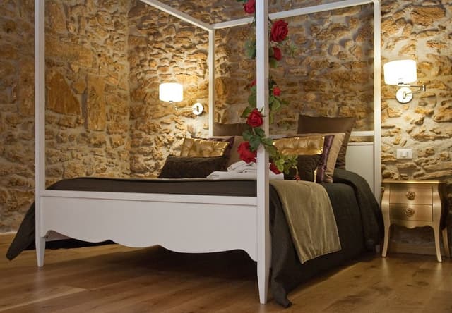 Deluxe Suite, Jetted Tub