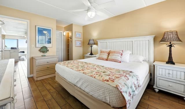 Senior Condo, 1 King Bed with Sofa bed