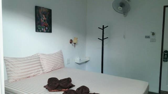 Standard Double Room with Fan, Window, and Shared-bathroom