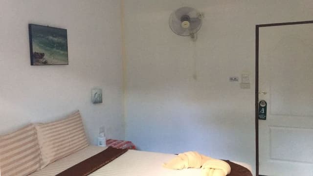 Standard Double Room with Fan, Window, and Shared-bathroom