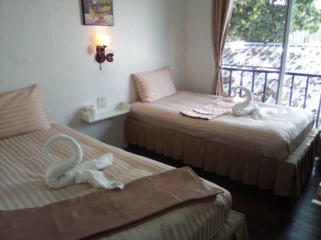 Standard Twin Room with Fan, Window, and Shared-bathroom