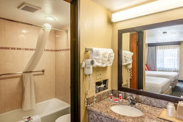 Room, 2 Queen Beds