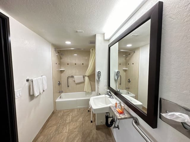 Room, 2 Queen Beds, Accessible Bathtub