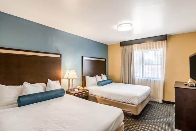 Suite (2 Queen Beds)