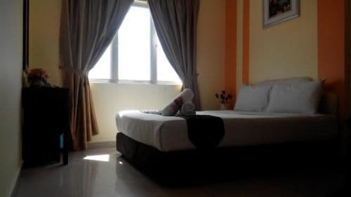 Deluxe with Window