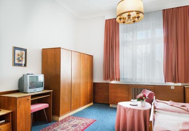 Budget Double Room with Shared Toilet