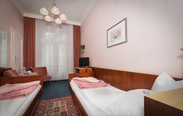 Budget Single Room with Shared Toilet