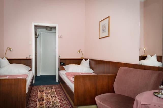 Budget Single Room with Shared Toilet