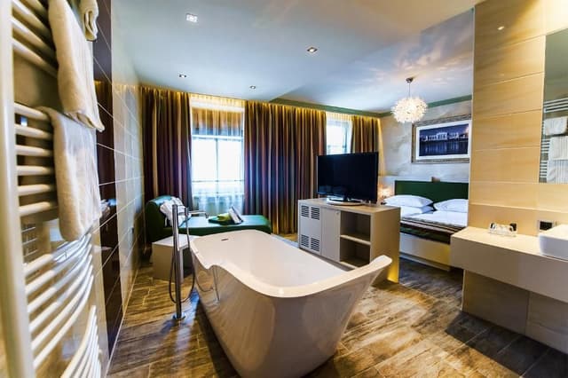 Luxury Suite with Infrared Cabin