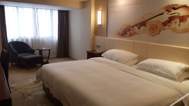 Deluxe Queen Room