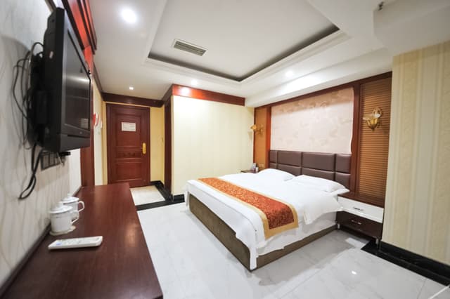 Business Queen Room