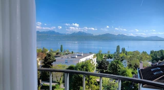 Family Room, Lake View