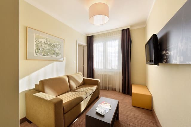Family Room, Lake View