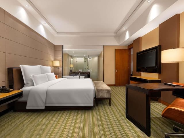 Deluxe Suite, 1 King Bed