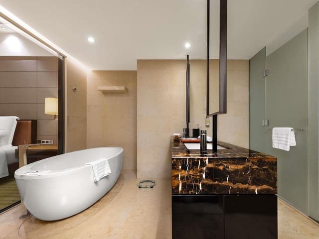 Deluxe Suite, 1 King Bed
