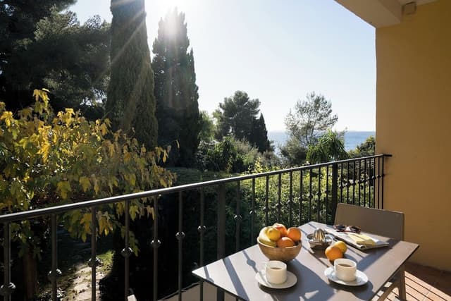 Apartment 2-4 persons, Garden View Balcony, Upper Floor
