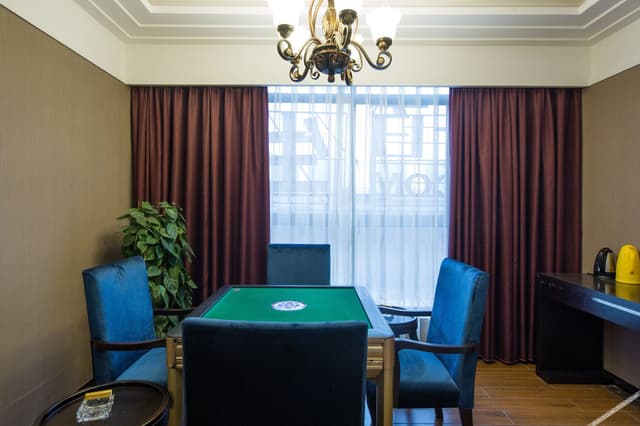 Deluxe Room (With Mahjong)