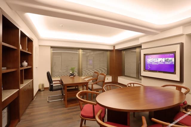 Skyline Deluxe Executive Suite
