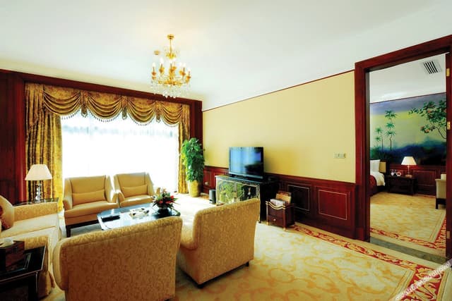 Deluxe Suite