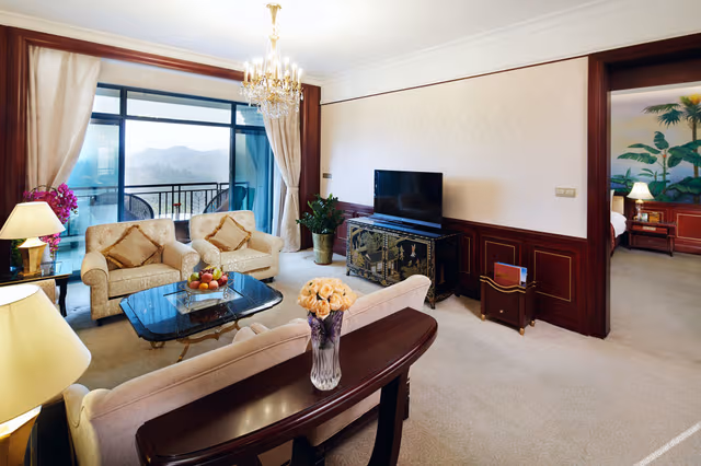 Deluxe Suite