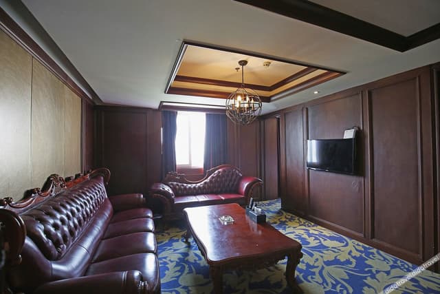 Deluxe Suite