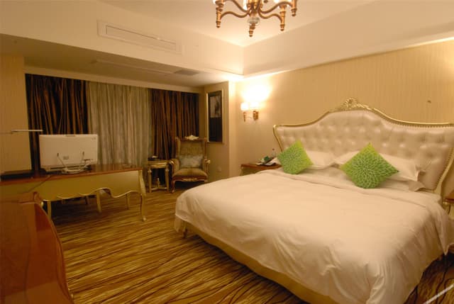 Light Luxury Deluxe Double Bed Room