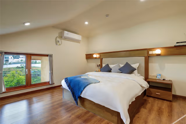 Guestroom - 7-Room, Courtyard-View