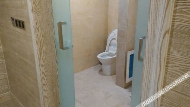 Business Standard Room