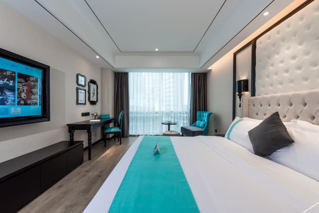 Deluxe Room (Queen bed)