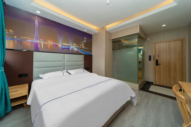 Business Queen Room