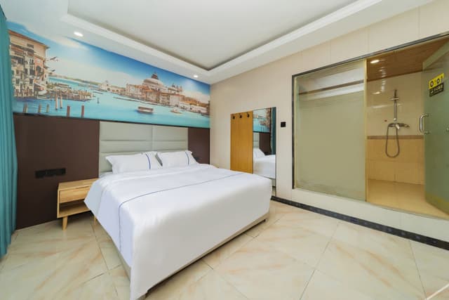 Business Queen Room