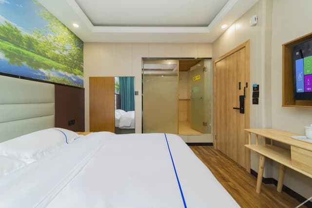 Business Queen Room