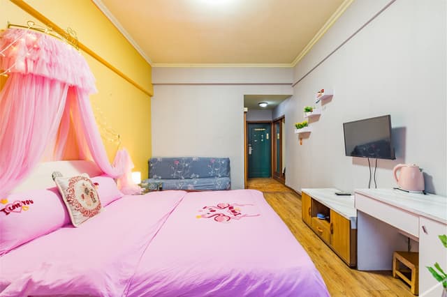 Romantic Couples' Room