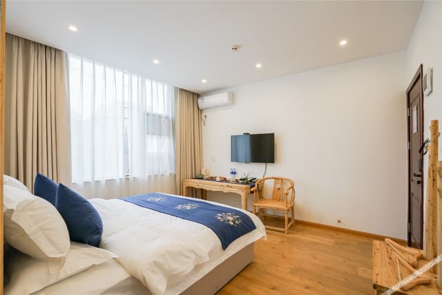 Queen Room