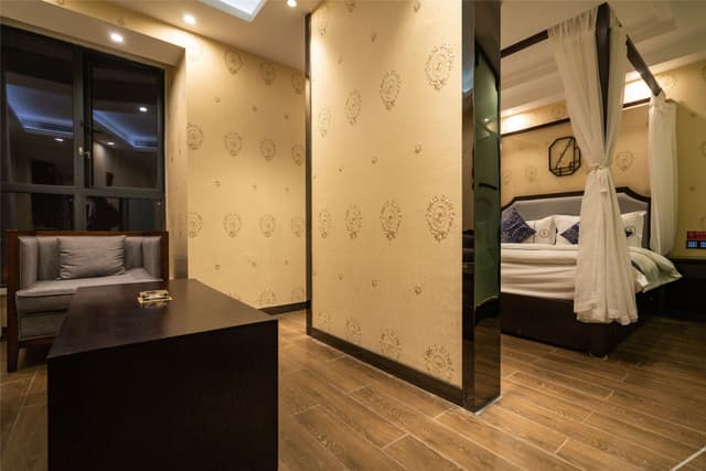 Couples' Theme Room
