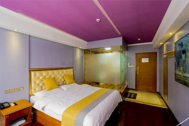 Deluxe Room (Double Bed)