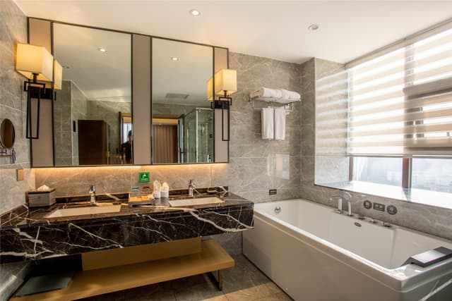 Executive Suite - City-View