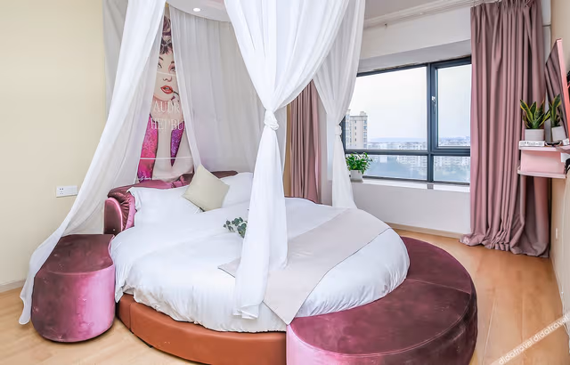 Theme Round-bed Room
